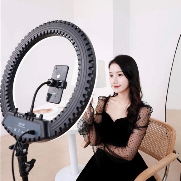 COPY - BRABD NEW LED RING LIGHT 18 INCHES WITH TRIPOD AND REMOTE CONTROL - Picture 2 of 8